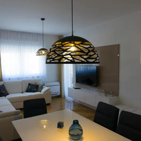 Sunlight Apartment *